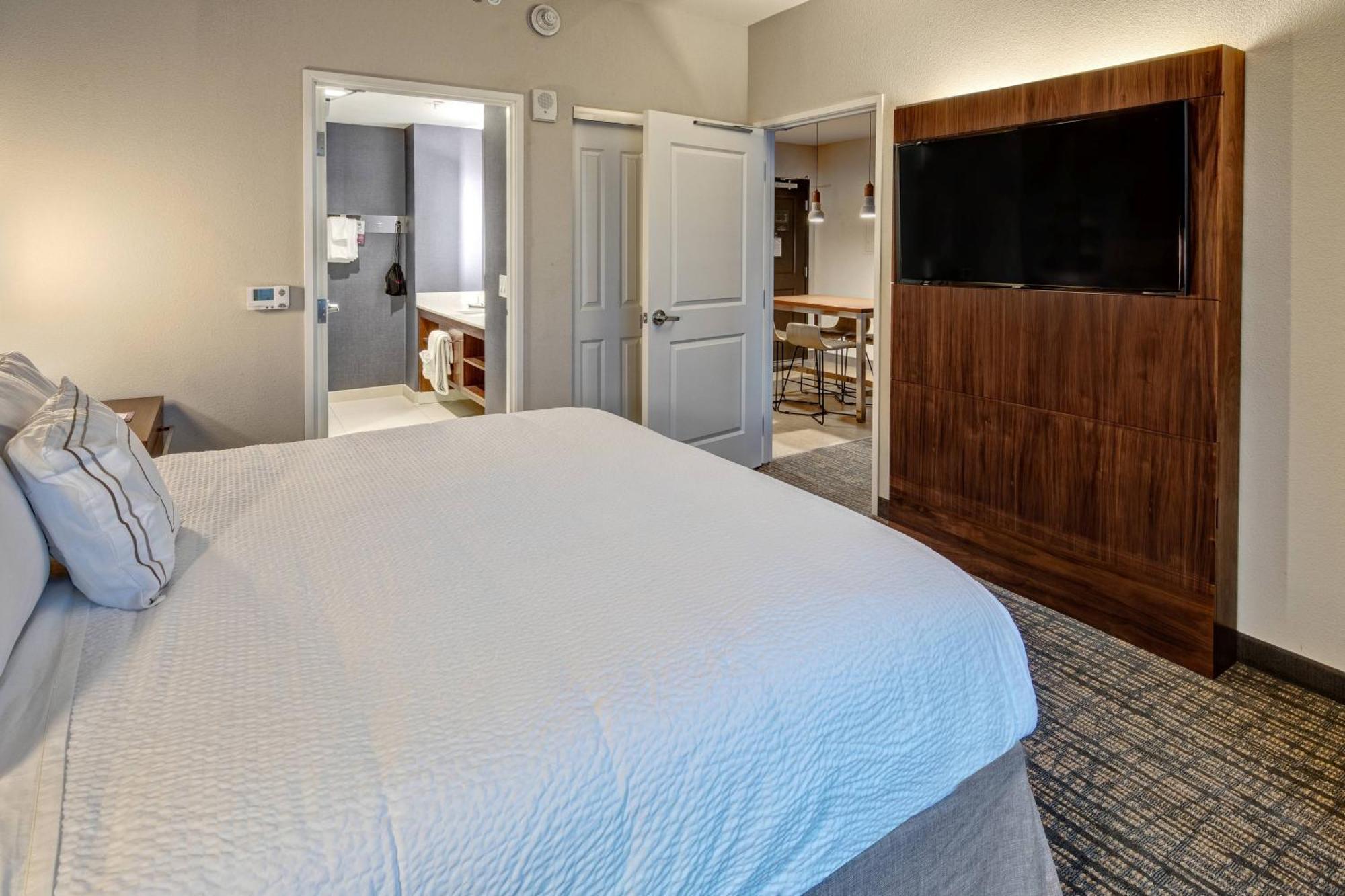 Hotel By Marriott Hills